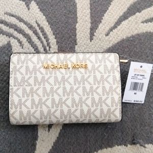 Michael kors wallet